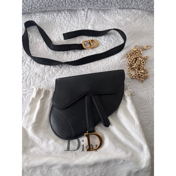 CHRISTIAN DIOR
Calfskin Saddle Belt Bag Black - Picture 5 of 9